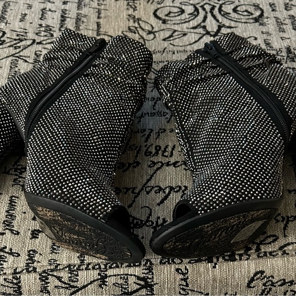 Gianni Bini Mareesha Ankle Boot - Picture 5 of 8